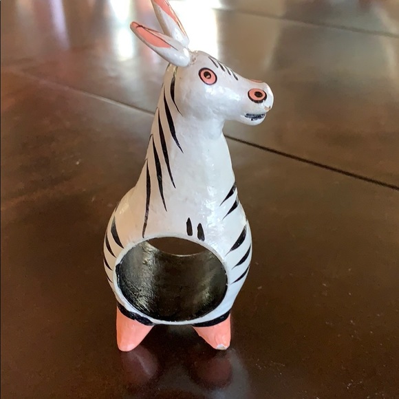 Pier One wooden animal napkin rings - Picture 5 of 9